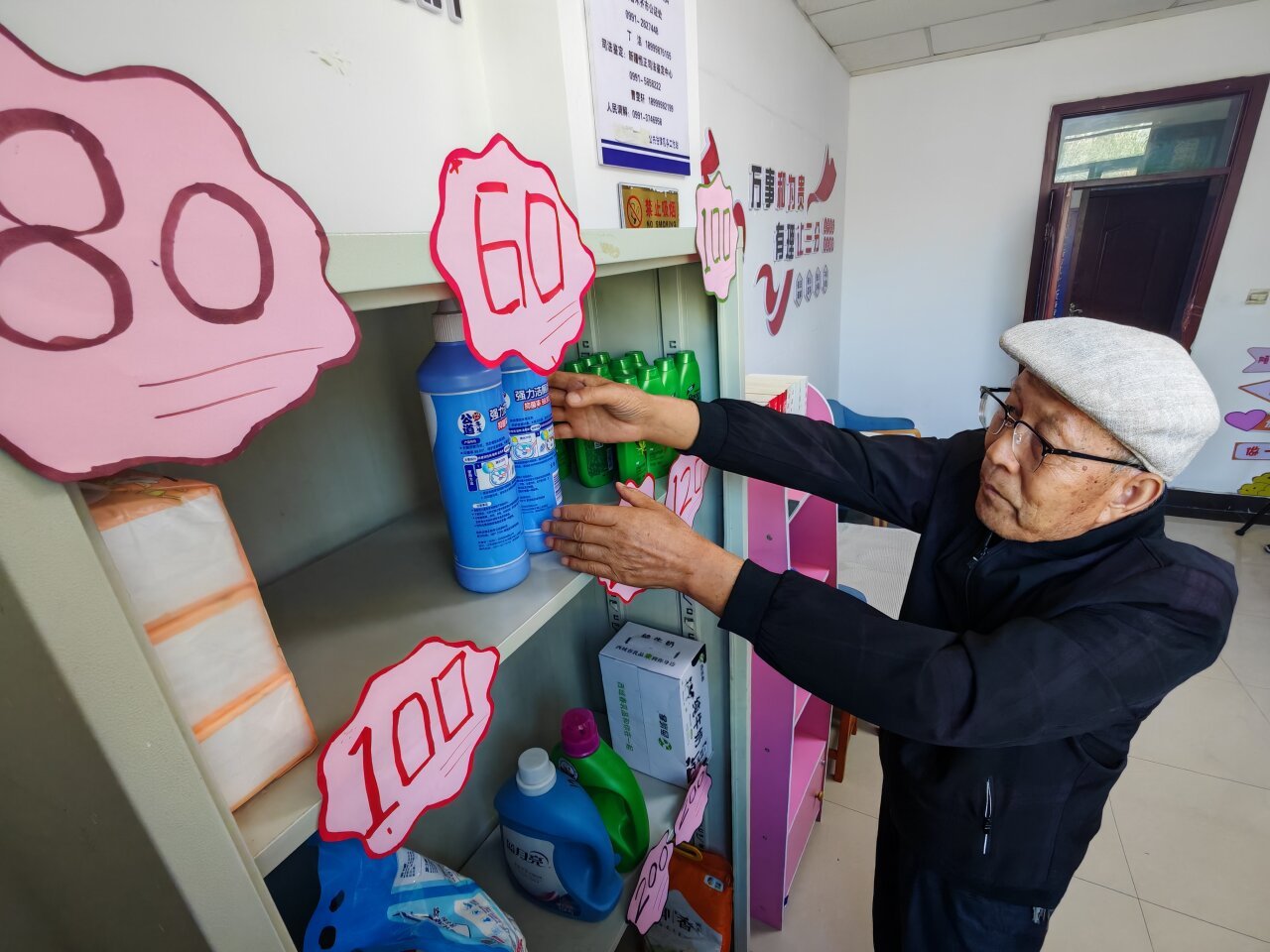 乌鲁木齐市迎宾北路社区“法治积分超市”开业了